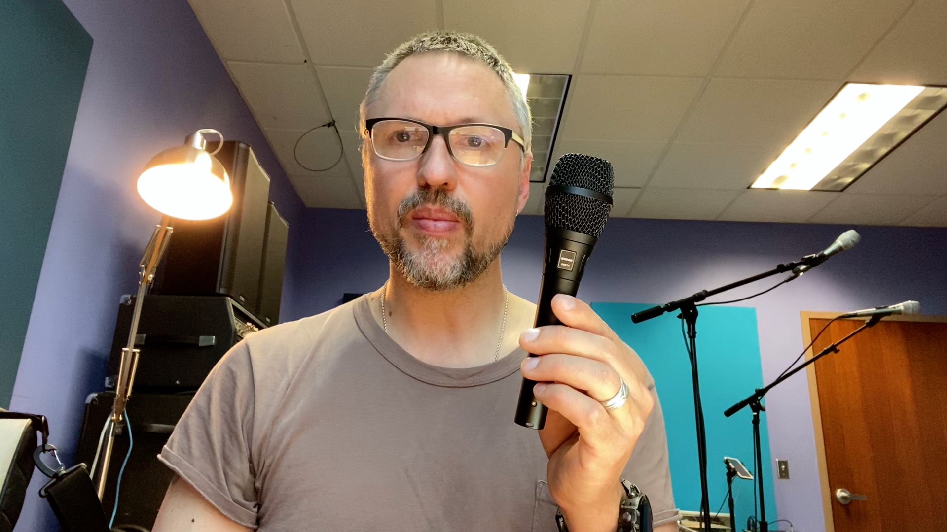 Unboxing the Shure SM57a